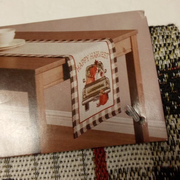 Runner Fall Tapestry Table Runner NWT - Picture 4 of 5